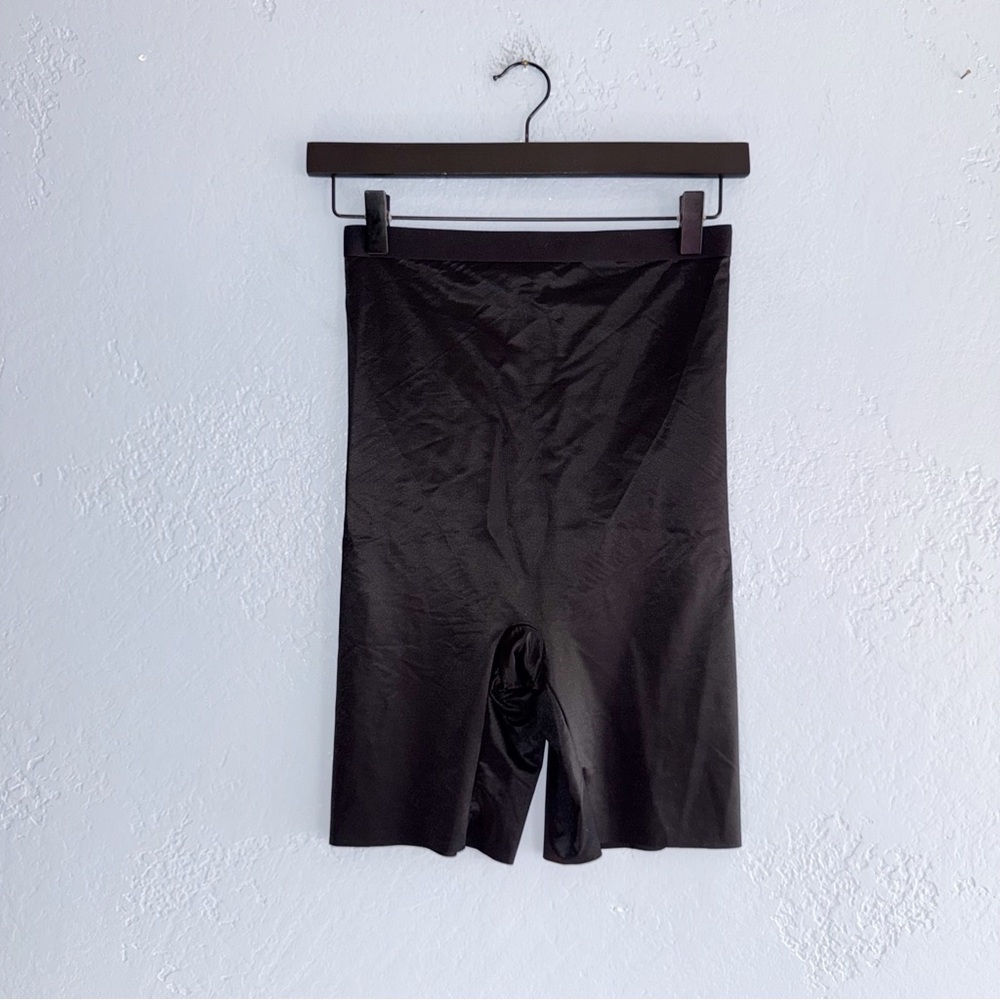 SPANX Women's Black Nylon Shapewear Mid-Thigh Shorts Size Medium